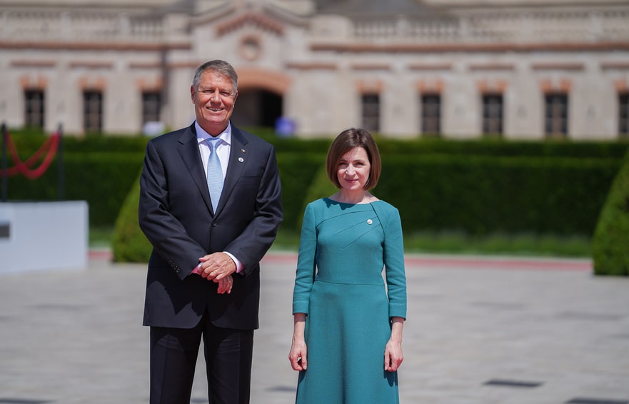 Ion Cristoiu: Aflat la Crama Mimi, Klaus Iohannis se rățoiește la cadrele didactice – 60m.ro