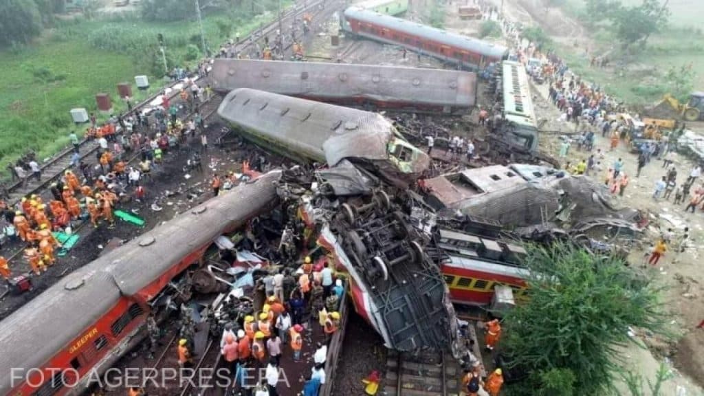 Bilanțul catastrofei feroviare din India ajunge la cel puțin 280 de morți și 900 de răniți – cel mai mortal accident din ultimii 20 de ani /video