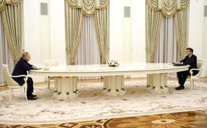 Putin nu-l vrea pe Macron ca moderator pentru pace în Ucraina: „Nu poate pretinde acest rol”
