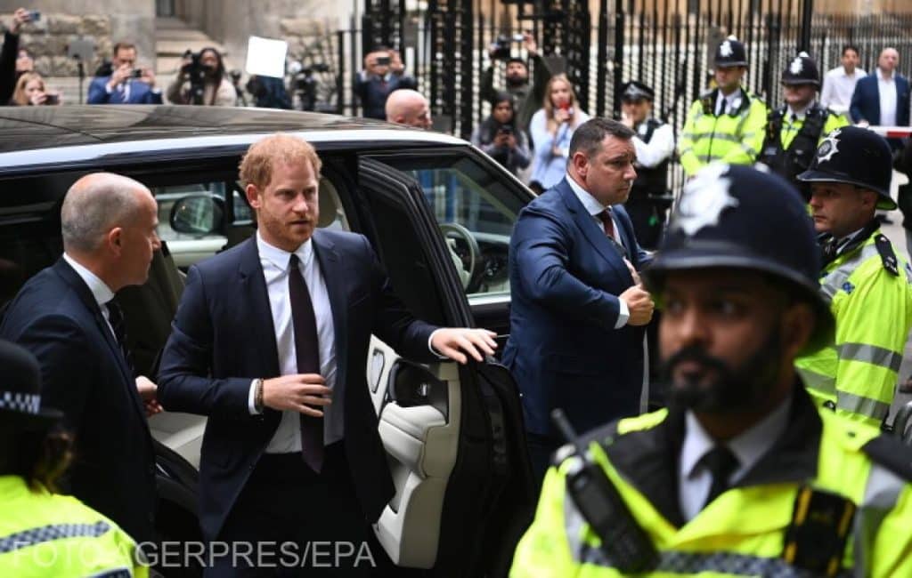 Prinţul Harry, mărturie în instanţă împotriva editorului de la Daily Mirror. Îl acuză de acţiuni de hacking ale telefonului său