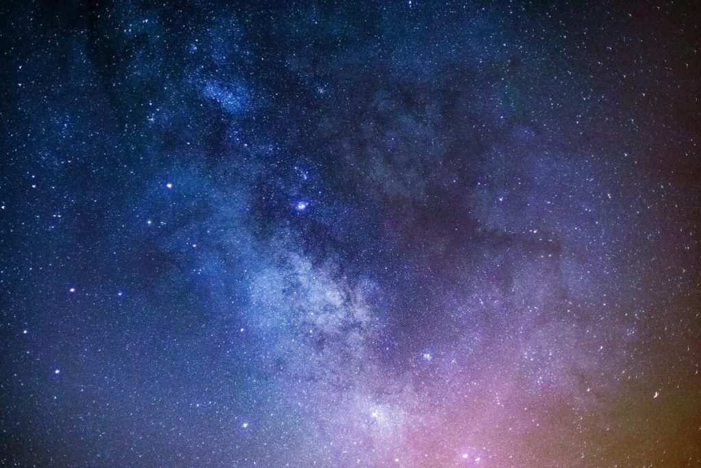 Telescopul James Webb a detectat molecule organice complexe la 12 miliarde de ani lumină distanță