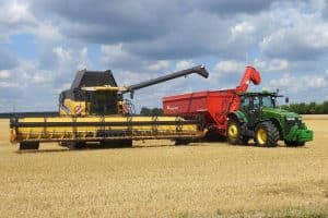 Agricultorii polonezi au blocat intrarea în țară a camioanelor venite din Ucraina