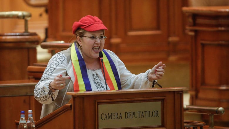 Diana Șoșoacă, atac la profesori: Mi se rupe mie de voturile voastre! Fac ceva pe voturile voastre! – 60m.ro