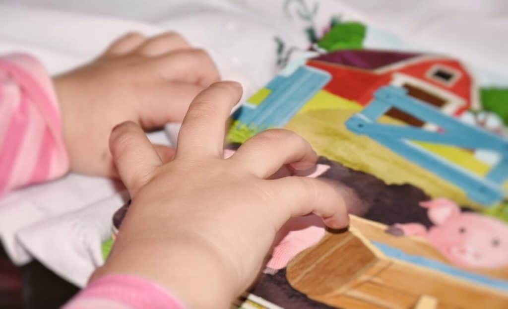 Un tată a uitat sa își lase fiica la creșă. Copila, de nici un an de zile, a fost găsită moartă în mașină