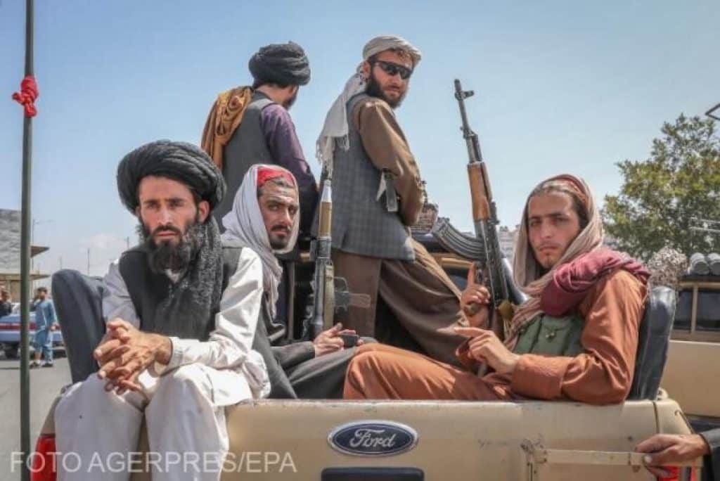 Talibanii ar fi otrăvit 80 de elevi, majoritatea fete, în Afganistan, cu scopul de a reduce educația în rândul femeilor