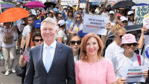 Ce făcea Klaus Iohannis când profesorii îi băteau la poartă – 60m.ro