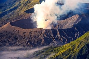 Vulcanul Mayon a erupt. Mii de filipinezi au fost evacuaţi