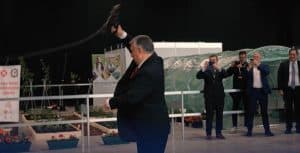 Imagini virale cu Viktor Orban în timp ce mânuiește cu măiestrie un bici / video