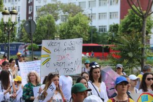 Ruptură între liderii de sindicat şi cadrele didactice: nu se suspendă o grevă aşa, cu pumnul în gură – 60m.ro