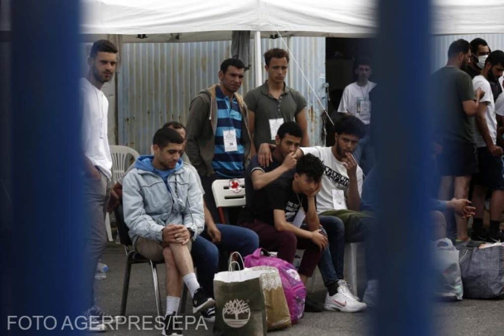 Sute de persoane moarte în urma naufragiului din Grecia. BBC contrazice oficialii și spune că migranții puteau fi salvați