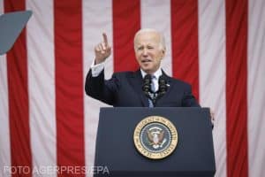 Joe Biden face o nouă gafă inexplicabilă, terminându-și discursul despre arme cu „God save the Queen”
