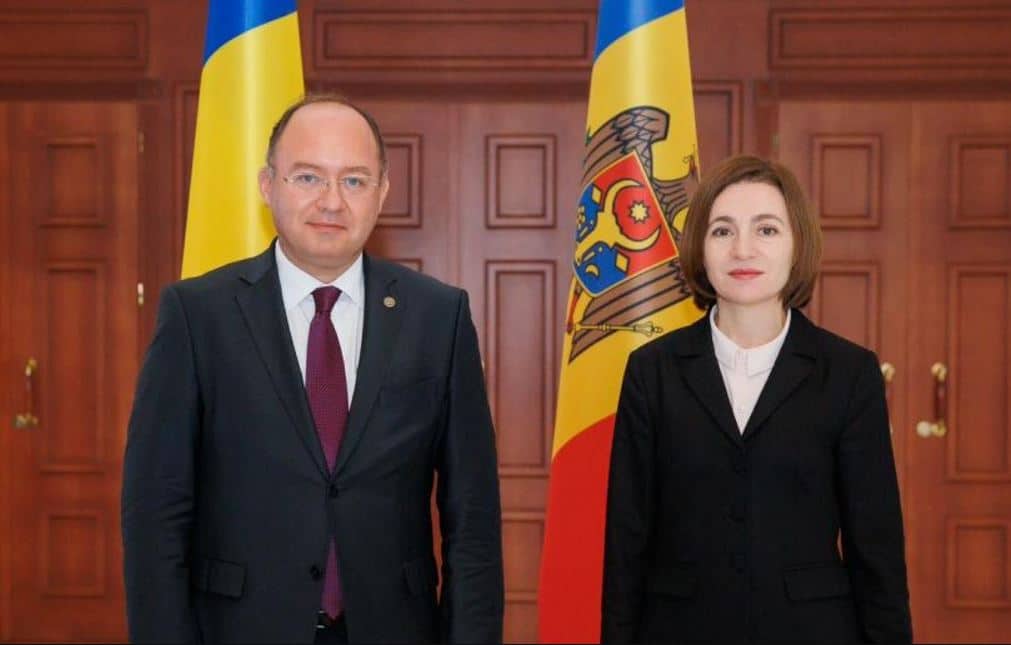 Maia Sandu l-a decorat pe ”trabucel” cu ”Ordinul de Onoare” – 60m.ro