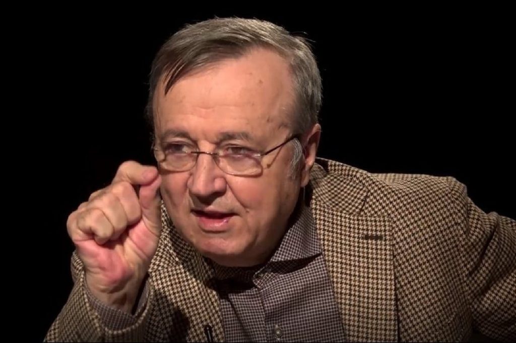 Ion Cristoiu: Ca să ne poată coloniza în 90` Occidentul au folosit mașinăria cuceritorului: distrugerea C.A.P.-urilor, distrugerea industriei, distrugerea justiției sub impactul emoțional colectiv – 60m.ro