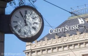 Trei foști directori generali ai Credit Suisse, acuzați pentru asumarea excesivă de riscuri