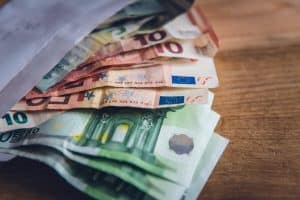 Comisia Europeană face pași pentru implementarea euro digital