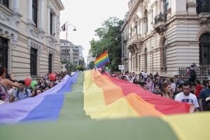 Sondaj IPSOS / Majoritatea românilor nu susțin căsătoriile între persoane de același sex – CRITICII.RO