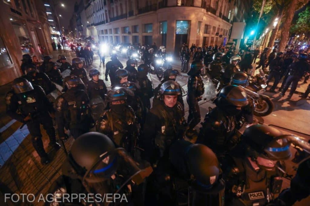 Proteste violente în Franța. Peste 300 de protestatari au ajuns în arest