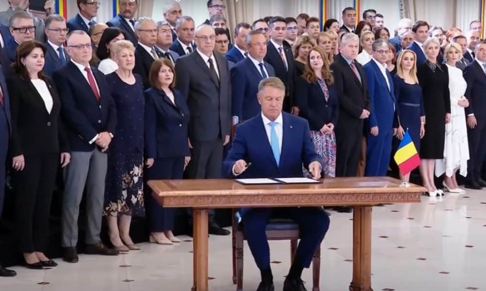 AUR: Iohannis a oficiat slujba de înmormântare a educației – 60m.ro