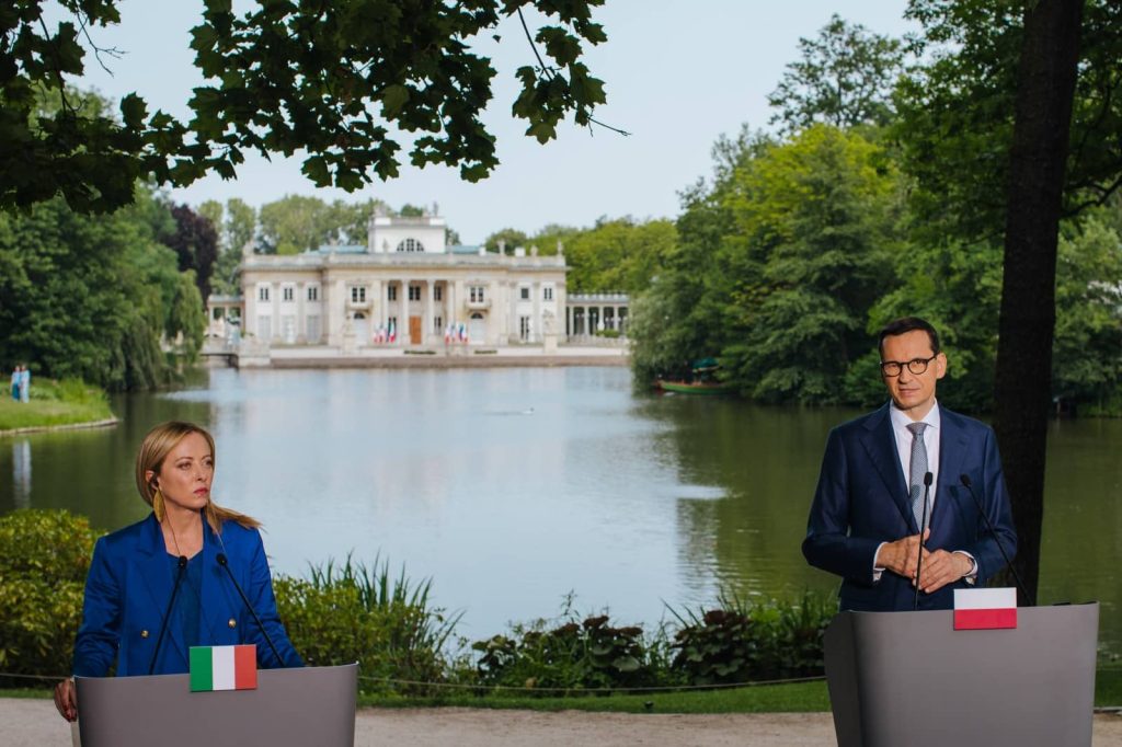 Premierii Italiei şi Poloniei su stabilit să pledeze pentru o închidere a frontierelor externe ale UE în faţa migraţiei clandestine – 60m.ro