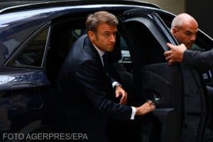 „Într-un foc bengal, de bucurie, de carne şi sânge, l-am doborî cu bâta”. Cântăreaţă franceză, aluzii la linşarea lui Macron, pe scenă