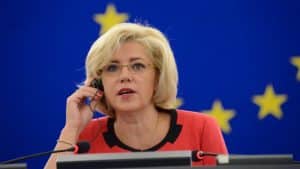 Corina Crețu intervine în scandalul azilelor: Am fost prietenă cu Gabi Firea, dar nu poţi să spui chiar că nu ştii nimic – 60m.ro