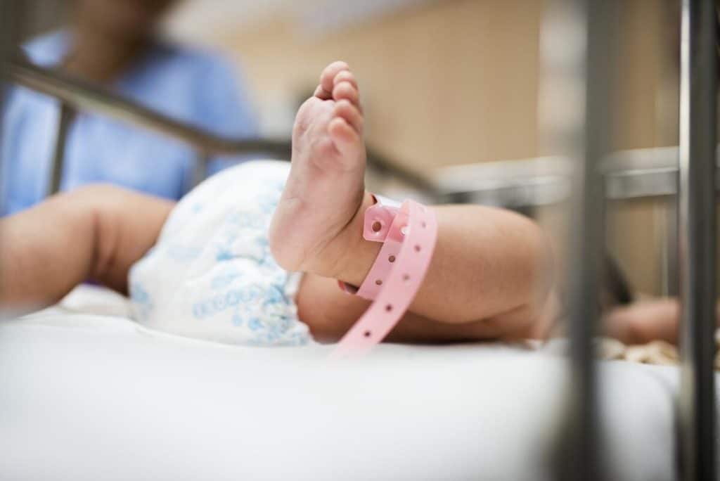 Infirmieră din Anglia, acuzată că ar fi ucis șapte bebeluși prematuri, cu ani în urmă. Motivul crimelor