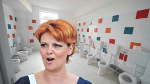 FOTO: La Craiova s-au inventat WC-urile de socializare. Lia Olguța Vasilescu s-a lăudat cu ele pe Facebook și apoi a șters fotografiile – 60m.ro