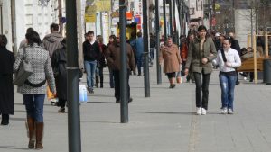 Românii au lucrat până pe 19 iunie doar pentru a-şi plăti taxele. Povara taxelor: din 100 de lei, doar 53,7 lei le rămân în buzunar după plata dărilor – 60m.ro