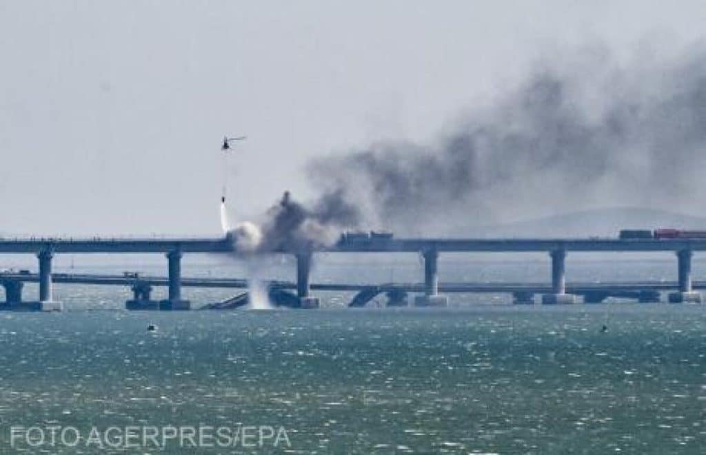 Circulaţie întreruptă pe podul care leagă Crimea de Krasnodar