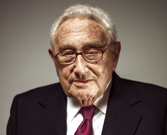 Vizită surpriză. Henry Kissinger se întâlnește cu ministrul apărării al Chinei