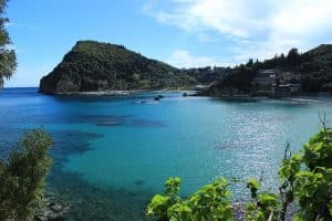 Arde și Corfu. Aproape 2.500 de persoane au fost evacuate în timpul nopţii