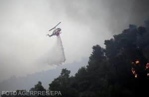 Imagini dramatice din Grecia – mai mulți turiști britanici au evadat din „infernul lui Dante”, pe o potecă realizată cu ajutorul unui elicopter