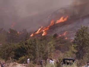 ”Sudul insulei va arde complet până mâine”. Strigăt de ajutor din Rodos, după ce a izbucnit un nou incediu