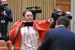 Analiza celor de la Le Figaro despre Diana Șoșoacă: Binară, demagogă, „visceral antiamericană” și orientată spre Rusia