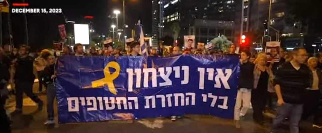 Proteste în Tel Aviv, după ce trei ostatici au fost ucişi de soldaţii israelieni în Fâşia Gaza. SUA: O „greşeală tragică” – Video / Foto