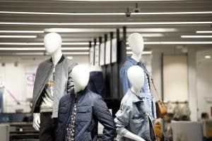 Sub presiunea Shein, cel mai mare retailer fast-fashion din lume, H&M se orientează spre clienții de lux: Obiecte vestimentare de 299, 399 sau 749 de dolari