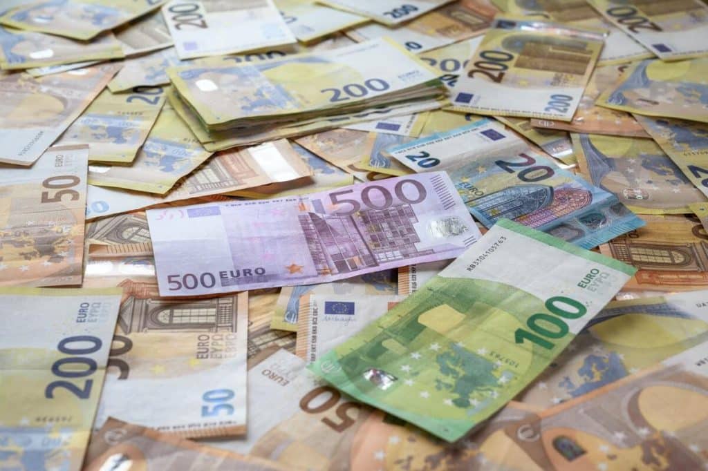 Amendă de aproape 42 milioane de euro pentru comisioanele percepute de bănci, în Grecia