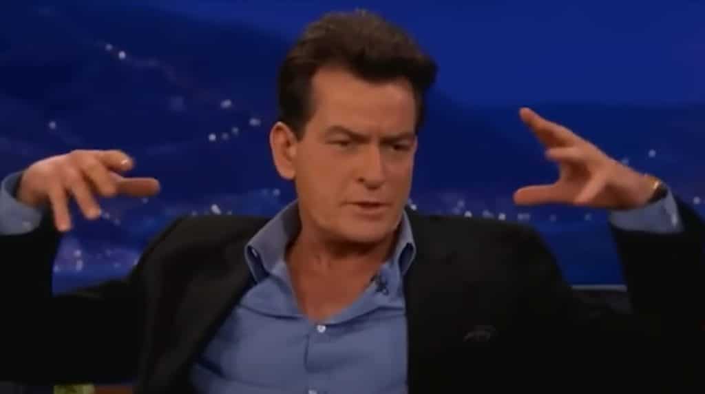 Actorul Charlie Sheen a fost atacat. O vecină a intrat în casă lui și ”a încercat să-l sugrume”
