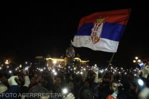 Încă un val de proteste la Belgrad. Manifestanții cer eliberarea celor arestați în timpul confruntărilor. ”Este evident că Occidentul, în ansamblul său, caută să destabilizeze situația”