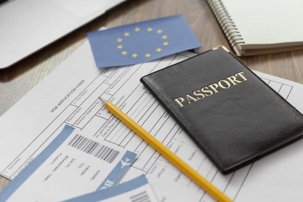Austriecii ne aduc cu picioarele pe pământ. Deschiderea Schengen pe calea aerului şi apei „nu constituie o apartenenţă deplină la spaţiu”