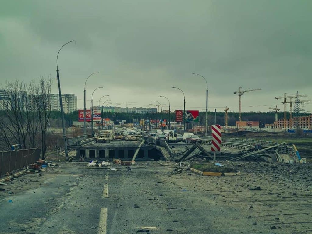 Zeci de civili ucraineni morți în bombardamentele Rusiei. ONU condamnă „agresiunea îngrozitoare” a Rusiei