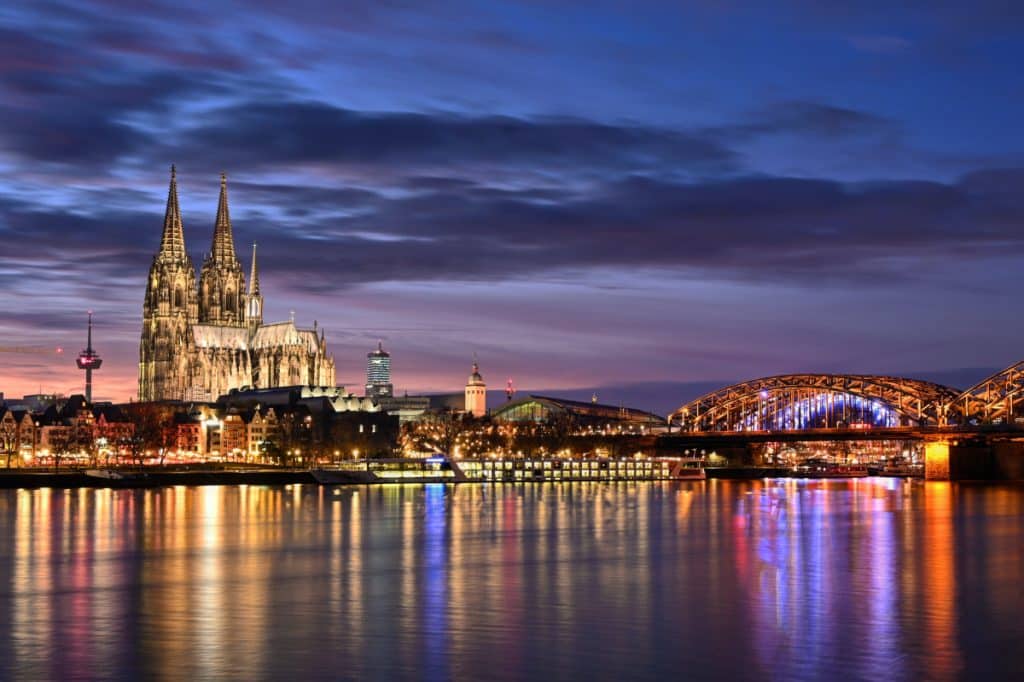Tentativă de atac terorist cu „mașină“ la catedrala din Koln, în noaptea de Revelion. Arestări în Germania
