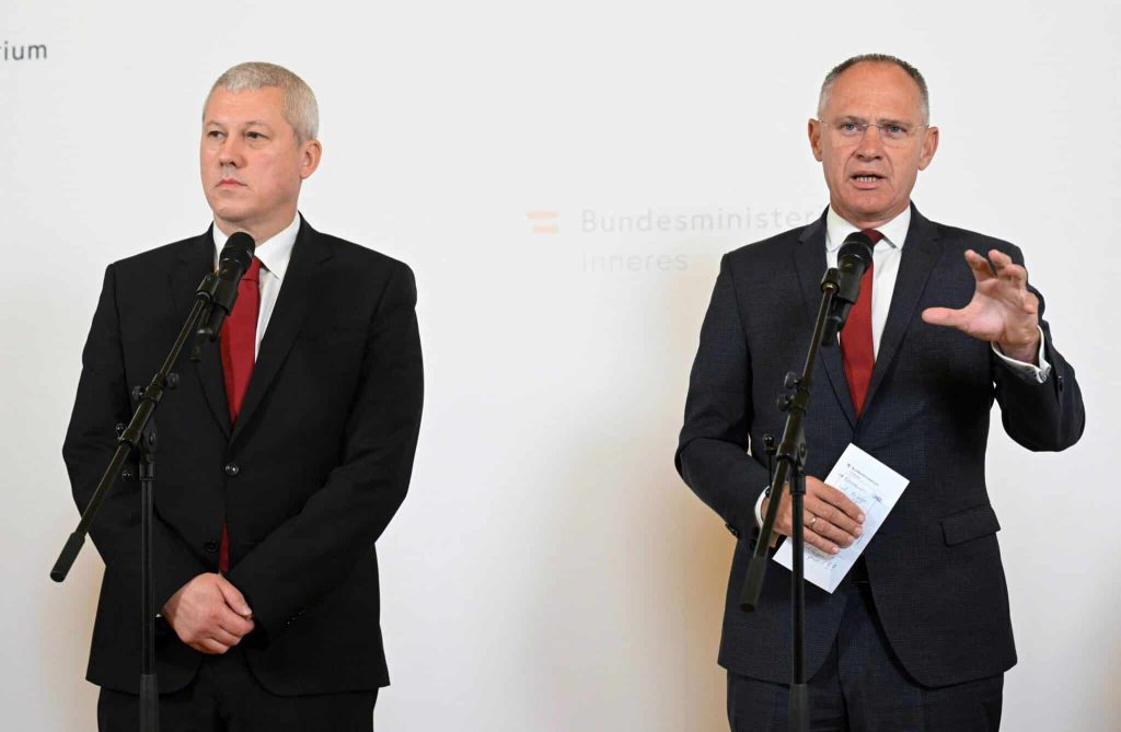 Predoiu ne spune că actul de trădare națională semnat cu Austria este un lucru bun – 60m.ro