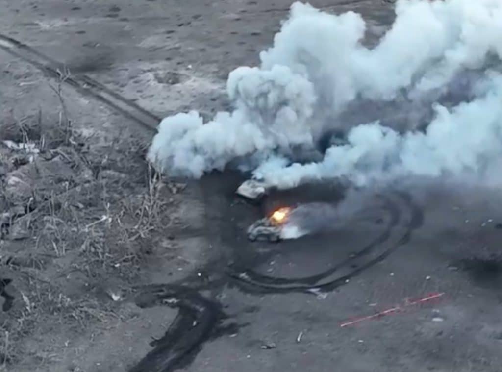 Imagini din război. O dronă a înregistrat momentul în care un convoi rusesc este distrus complet – VIDEO