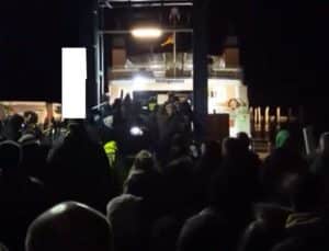 Furie în Germania! Agricultorii au blocat feribotul pe care se află ministrul Economiei/ video