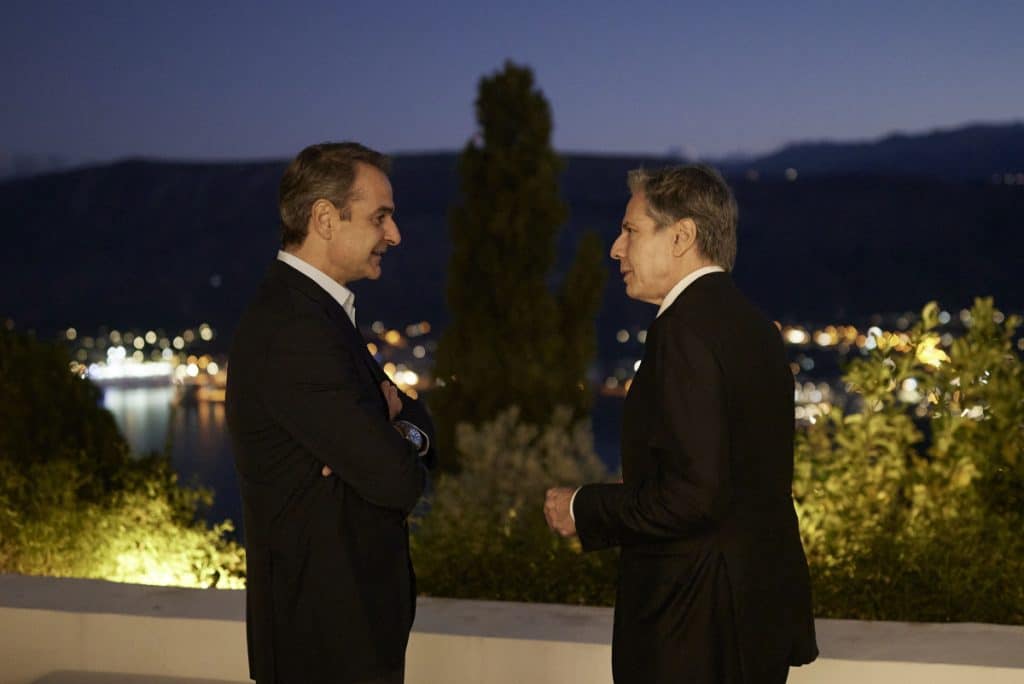 Cum a arătat vizita de stat a lui Blinken în Grecia: Premierul Mitsotakis i-a făcut turul casei sale din Chania, Creta și i-a oferit șosete și un shot de raki