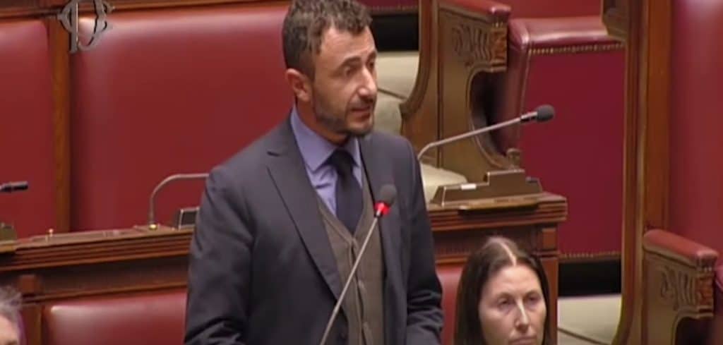 Deputatul italian care este cercetat pentru că a tras cu o armă de foc și a rănit o persoană, suspendat din partidul prim-ministrului Giorgia Meloni