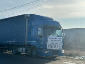 Transportatorii care vor RCA mai mic anunță că își continuă protestele și se regrupează la Afumați – 60m.ro