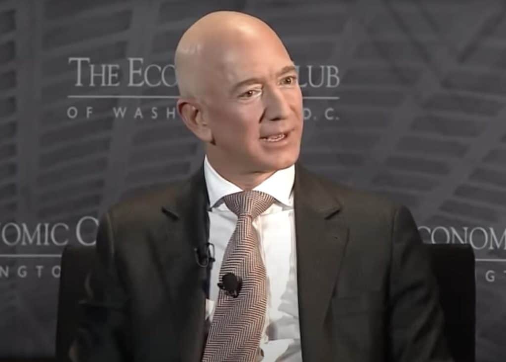 Cum a ajuns Jeff Bezos la numele AMAZON pentru compania sa