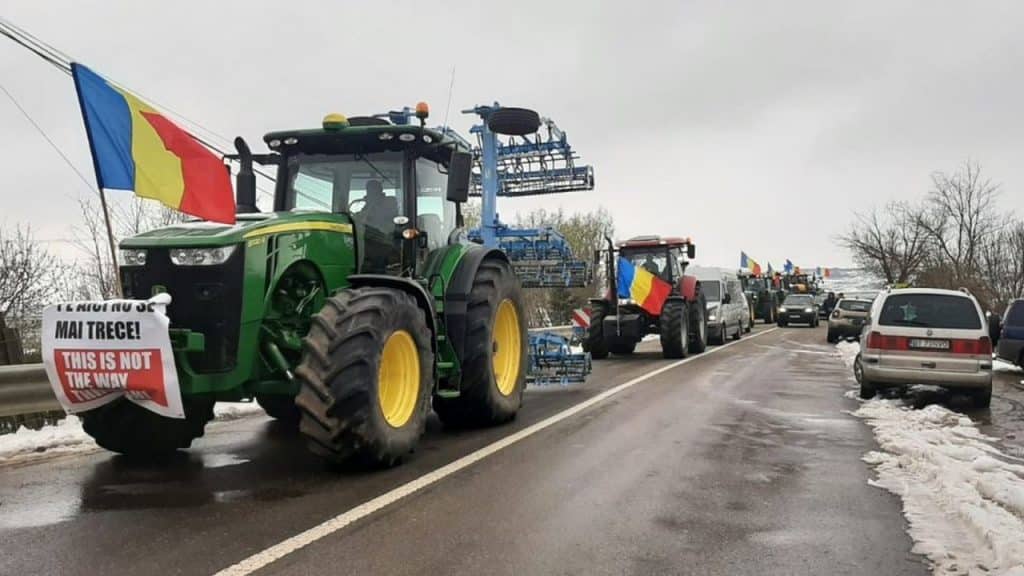 Fermierii și transportatorii amenință că blochează Centura Capitalei, dacă nu sunt lăsați să ajungă la Palatul Victoria – 60m.ro